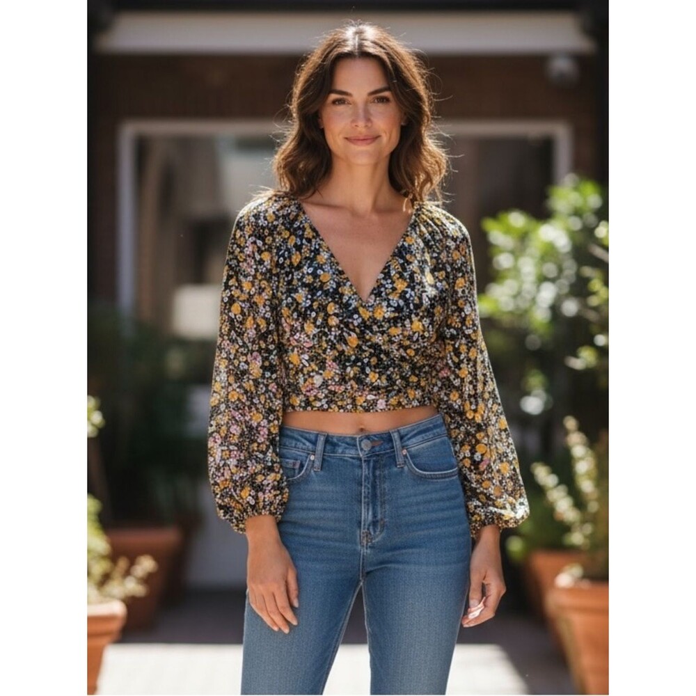 BCBGeneration Black Floral Crop Blouse size XL NWT